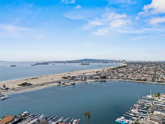 Detail Gallery Image 58 of 59 For 89 Rivo Alto Canal, Long Beach,  CA 90803 - 5 Beds | 3/1 Baths