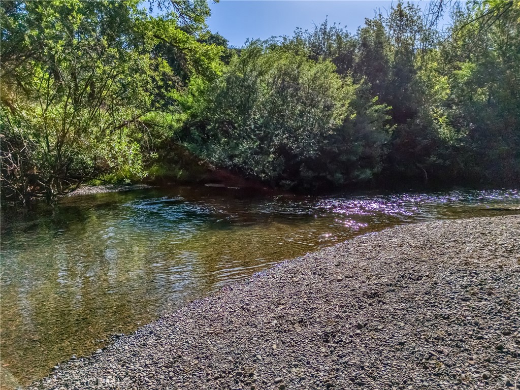 https://media.crmls.org/medias/ef2b3a07-38b1-4f4e-b047-7390f36b94b9.jpg?preset=X-Large