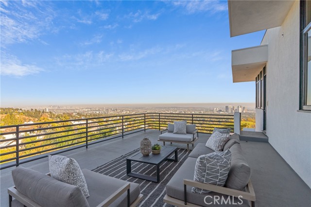 Detail Gallery Image 23 of 27 For 1436 Summitridge Dr, Beverly Hills,  CA 90210 - 4 Beds | 5/1 Baths
