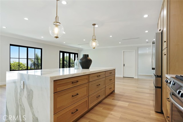 Detail Gallery Image 13 of 49 For 3515 Weslin Ave, Sherman Oaks,  CA 91423 - 3 Beds | 3 Baths