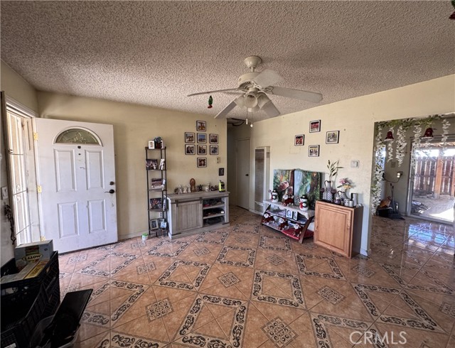 Detail Gallery Image 3 of 19 For 761 Arbor Way, Barstow,  CA 92311 - 3 Beds | 2 Baths