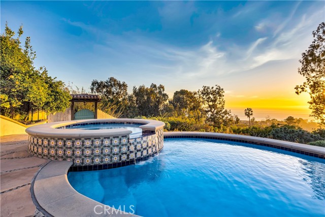 802 Rembrandt Drive, Laguna Beach CA: https://media.crmls.org/medias/ef2e86e8-e5a7-4ca6-8fc1-18395a3c816b.jpg
