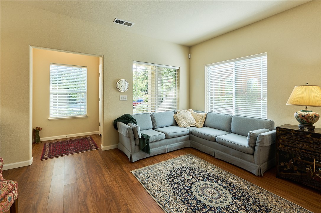 Detail Gallery Image 5 of 40 For 2839 Clark Way, Chico,  CA 95973 - 3 Beds | 2 Baths