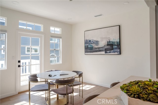 Detail Gallery Image 10 of 36 For 702 S Broadway #B,  Redondo Beach,  CA 90277 - 3 Beds | 2/1 Baths