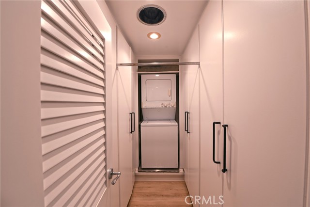 Ef30de1a 0b7d 4609 B15e Cc4cbccda64a