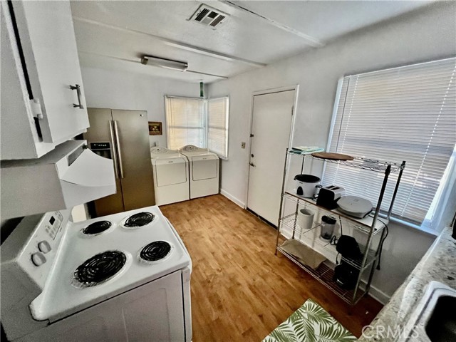 Detail Gallery Image 2 of 7 For 3112 W Avenue N #B,  Palmdale,  CA 93551 - 2 Beds | 1 Baths