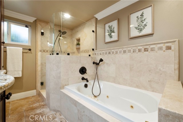 Guest Bathroom with separate Shower and Spa Tub