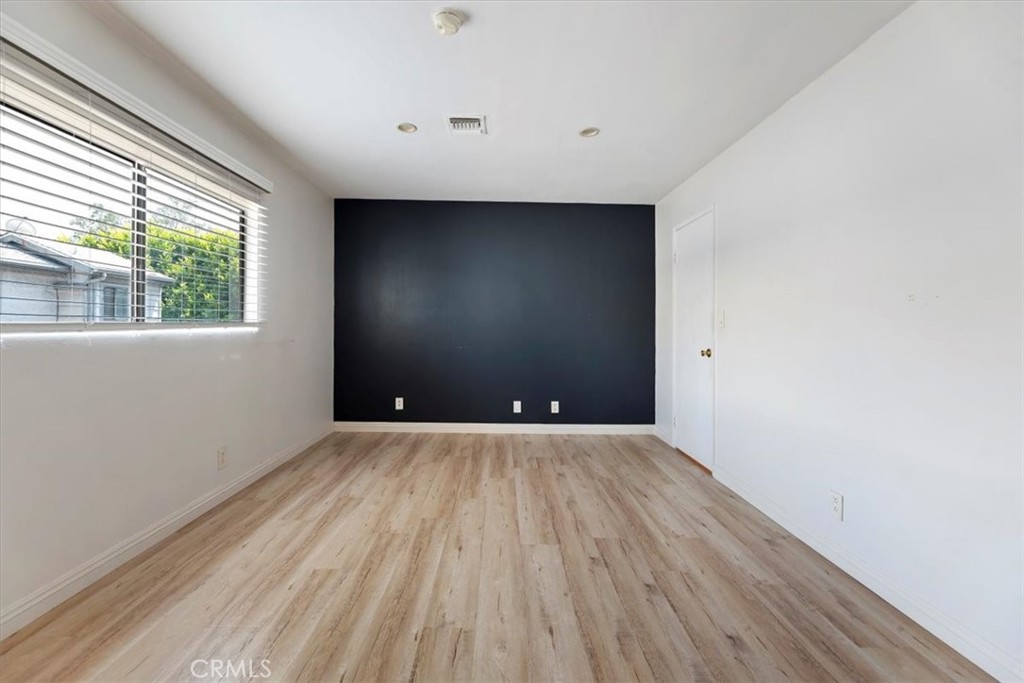 https://media.crmls.org/medias/ef324712-17dc-4c85-988c-bd72494da007.jpg?preset=X-Large