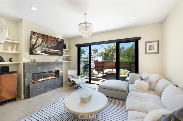 Detail Gallery Image 7 of 25 For 1017 Delaware St, Huntington Beach,  CA 92648 - 3 Beds | 3/1 Baths