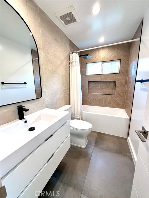 Detail Gallery Image 11 of 21 For 23442 Friar St, Woodland Hills,  CA 91367 - 4 Beds | 3 Baths