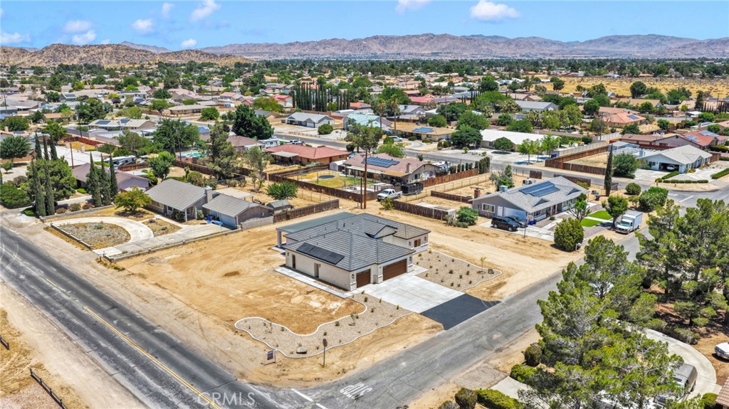 https://media.crmls.org/medias/ef334ca7-caa1-4ea2-b8aa-5e5ba35451e8.jpg?preset=X-Large