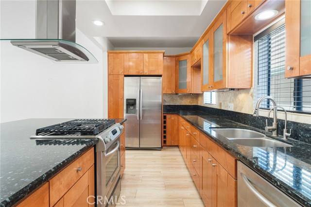 3208 Colorado Avenue, Santa Monica CA: https://media.crmls.org/medias/ef339a13-7634-4dc6-9503-d8199b839d28.jpg