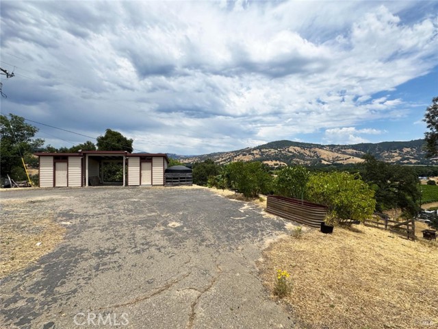 1910 Foothill Drive, Redwood Valley CA: https://media.crmls.org/medias/ef33f13a-e421-4b39-a1e4-175768ab7774.jpg