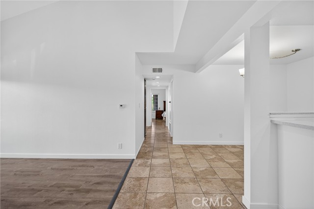 Detail Gallery Image 6 of 27 For 9714 Sepulveda Bld #201,  North Hills,  CA 91343 - 3 Beds | 2 Baths