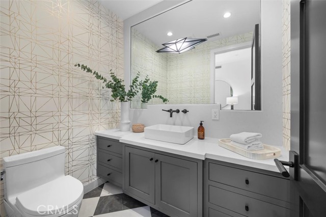 Detail Gallery Image 20 of 75 For 676 18th St, Manhattan Beach,  CA 90266 - 6 Beds | 6/2 Baths