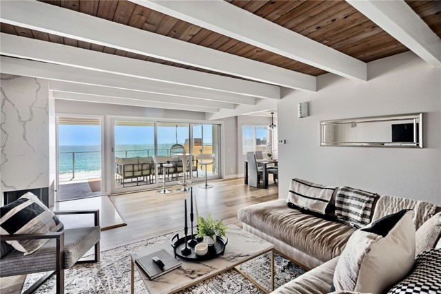 2208 The Strand, Manhattan Beach CA: https://media.crmls.org/medias/ef351287-1783-45e6-b214-8820b192d7c4.jpg