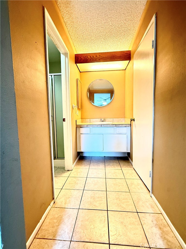 https://media.crmls.org/medias/ef359d82-eabb-4eb1-a037-d735445c9e57.jpg?preset=X-Large