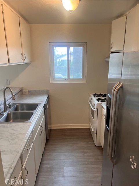 Detail Gallery Image 7 of 26 For 720 Meyer #101,  Redondo Beach,  CA 90278 - 2 Beds | 2 Baths