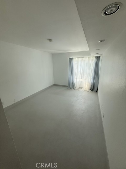 1940 N Highland Avenue, Los Angeles CA: https://media.crmls.org/medias/ef3732e2-70e2-4028-80e8-2e092071015a.jpg