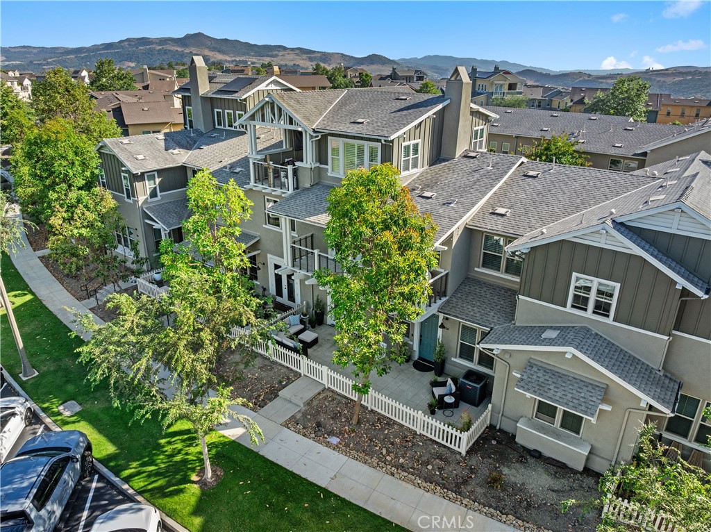 https://media.crmls.org/medias/ef37c5f1-ff32-486d-b5d6-72b132af3228.jpg?preset=X-Large