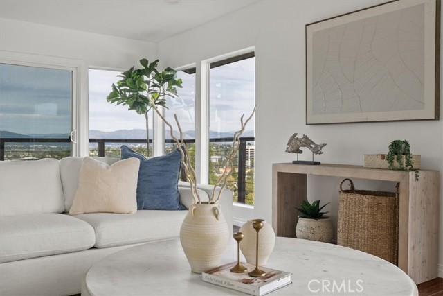 Detail Gallery Image 8 of 61 For 5160 Medina Rd, Woodland Hills,  CA 91364 - 3 Beds | 2/1 Baths