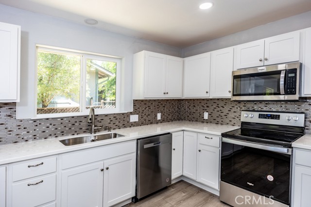 Detail Gallery Image 8 of 35 For 19208 Stonegate Rd, Hidden Valley Lake,  CA 95467 - 3 Beds | 2 Baths
