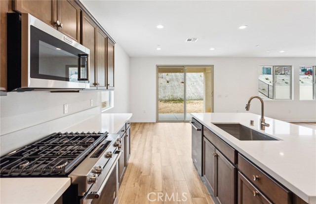 Detail Gallery Image 8 of 26 For 4180 Larchwood Ln, Lake Elsinore,  CA 92530 - 3 Beds | 2 Baths