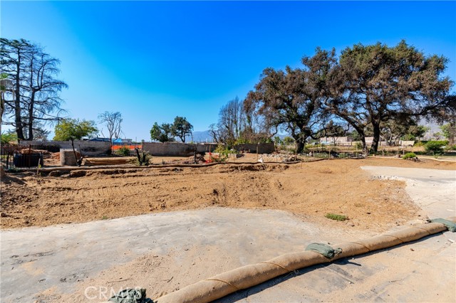 95 E Calaveras Street, Altadena CA: https://media.crmls.org/medias/ef3a3fe4-7e6f-4801-a7d2-90934816611e.jpg