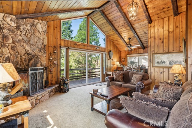 Detail Gallery Image 14 of 47 For 460 Pioneer Rd, Lake Arrowhead,  CA 92352 - 3 Beds | 1/2 Baths