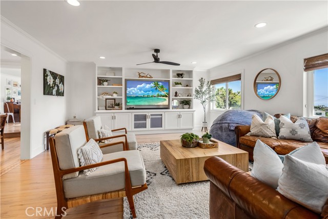 Detail Gallery Image 2 of 17 For 107 E Avenida San Juan, San Clemente,  CA 92672 - 4 Beds | 2 Baths