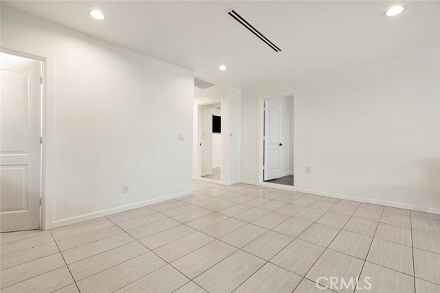 10265 Strathern Street, Sun Valley CA: https://media.crmls.org/medias/ef3bfe84-fc6d-449a-9150-239c759c0dd7.jpg