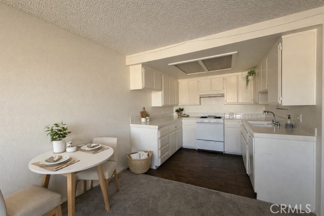 Detail Gallery Image 3 of 13 For 1530 West 204 St #3,  Torrance,  CA 90501 - 2 Beds | 1 Baths