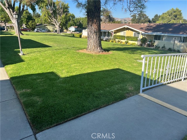 Detail Gallery Image 6 of 7 For 19204 Avenue of the Oaks #E,  Newhall,  CA 91321 - 2 Beds | 2 Baths