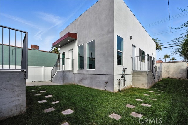 3031 3033 Vineyard Avenue, Los Angeles CA: https://media.crmls.org/medias/ef3ce438-e977-4e72-bae0-47528418148c.jpg