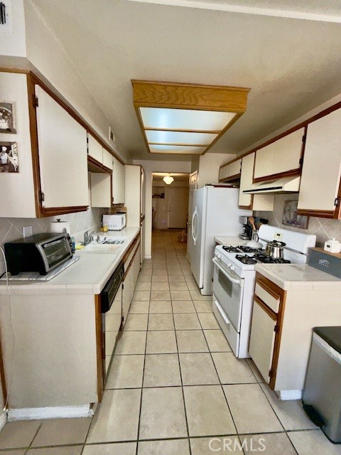 Detail Gallery Image 8 of 24 For 19400 Wyandotte #16,  Reseda,  CA 91335 - 3 Beds | 2 Baths