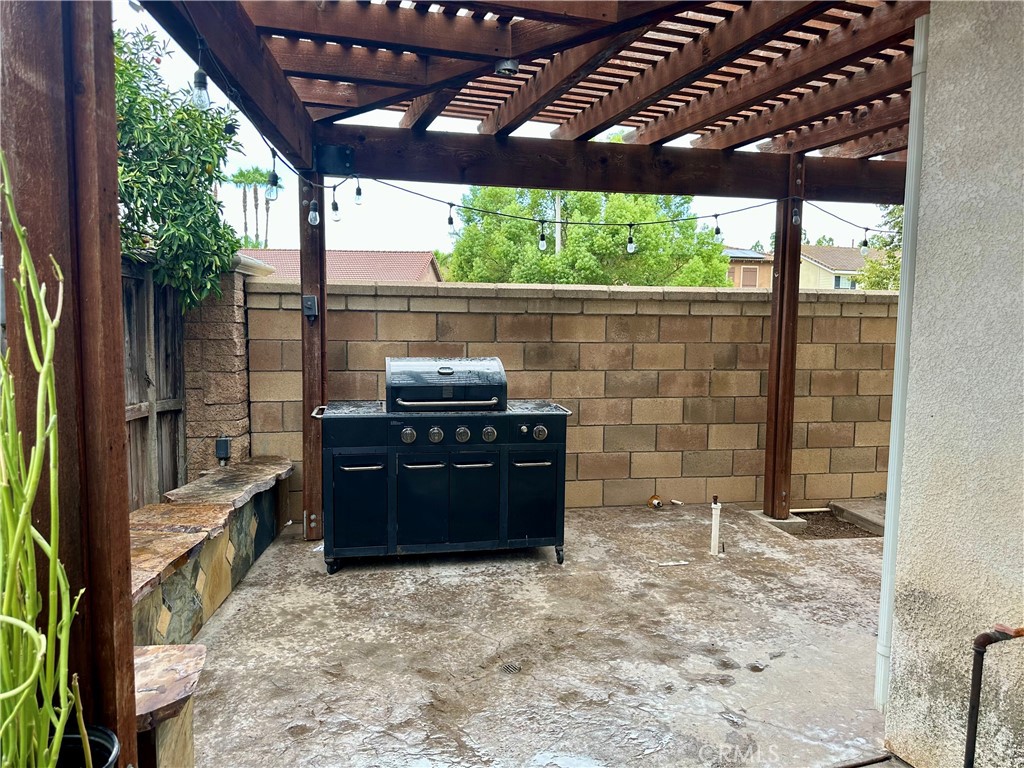 https://media.crmls.org/medias/ef4023d5-bcbb-4f2a-bb85-10d7bf4de393.jpg?preset=X-Large