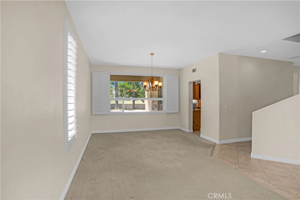 https://media.crmls.org/medias/ef402fd5-b5e7-43d6-ab28-1e31e4561978.jpg?preset=X-Large
