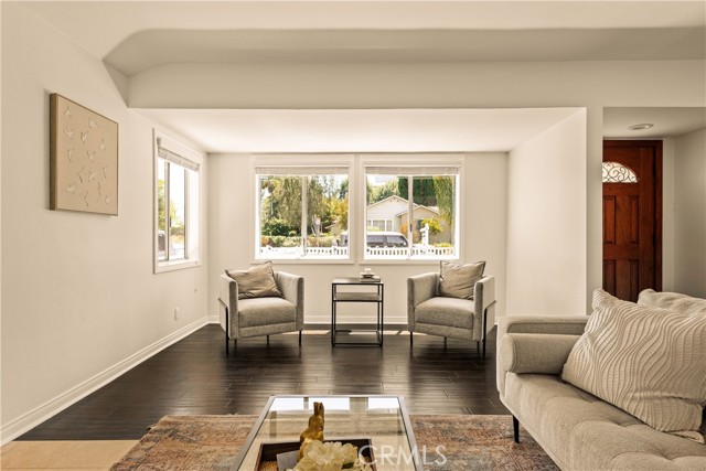 Detail Gallery Image 3 of 22 For 15233 Camarillo St, Sherman Oaks,  CA 91403 - – Beds | – Baths