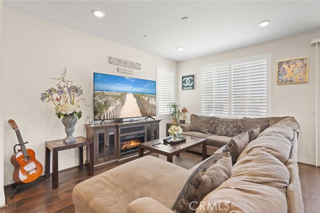 Detail Gallery Image 7 of 42 For 12827 W Hemingway Dr, San Fernando,  CA 91340 - 4 Beds | 2/1 Baths