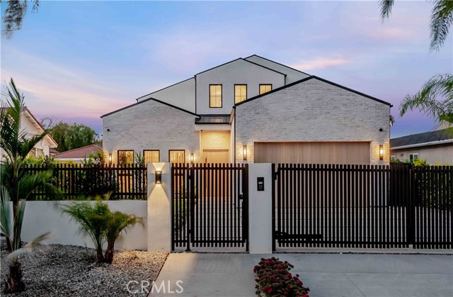 Detail Gallery Image 2 of 37 For 16711 Moorpark St, Encino,  CA 91436 - 6 Beds | 6/1 Baths