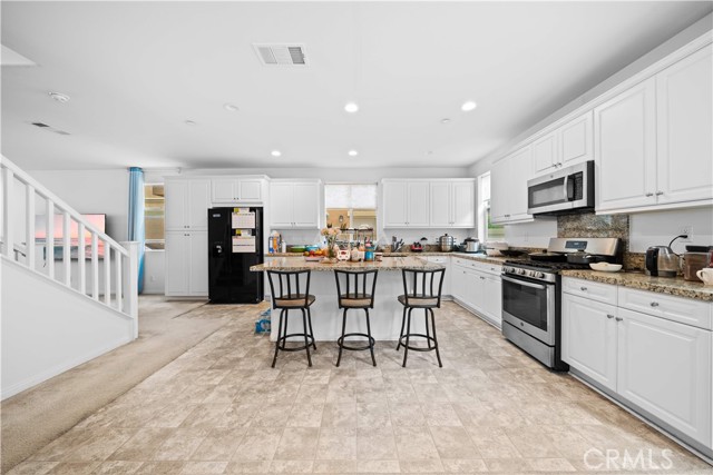 Detail Gallery Image 9 of 42 For 5874 Silver Oaks Dr, Chino,  CA 91710 - 3 Beds | 2/1 Baths