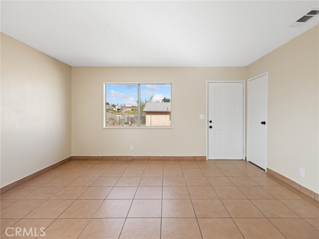Detail Gallery Image 3 of 35 For 16615 Batson Pl, Victorville,  CA 92395 - 4 Beds | 2 Baths