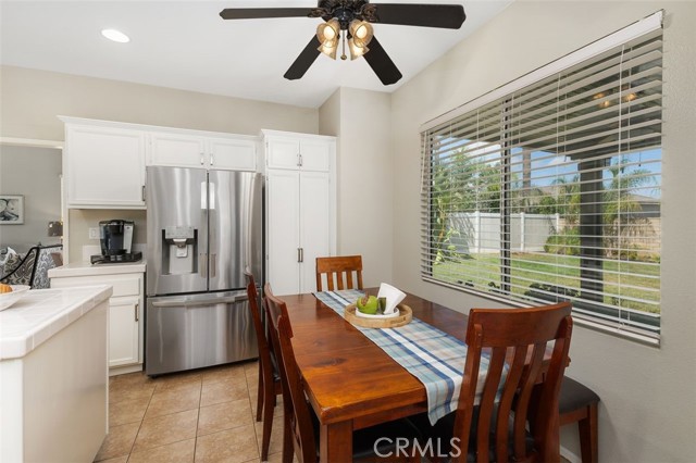 431 Redwing Drive, Corona CA: https://media.crmls.org/medias/ef4252d3-ac81-4fbd-b93b-cecbeeb4c158.jpg