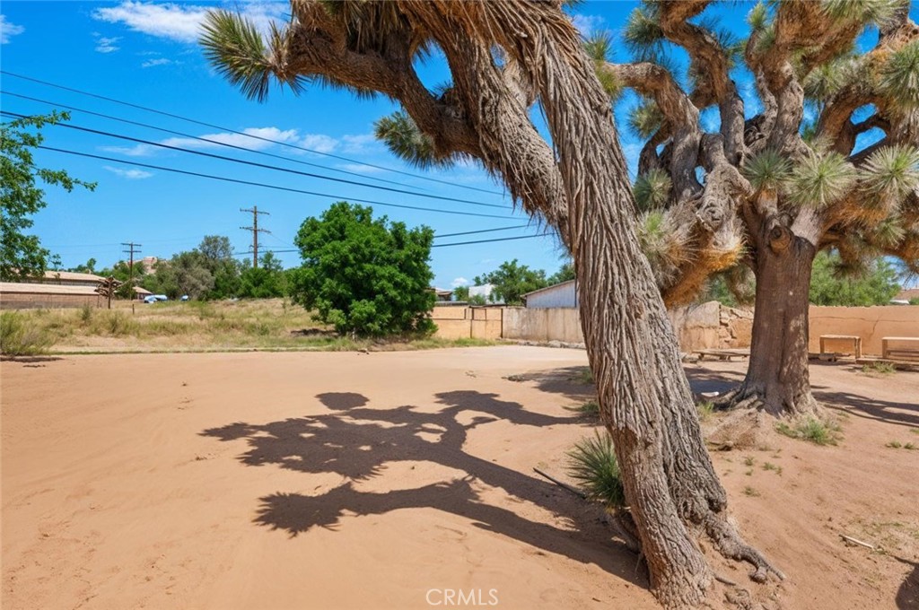 https://media.crmls.org/medias/ef426d6d-642e-4a65-91d0-9fc6c3c792e7.jpg?preset=X-Large
