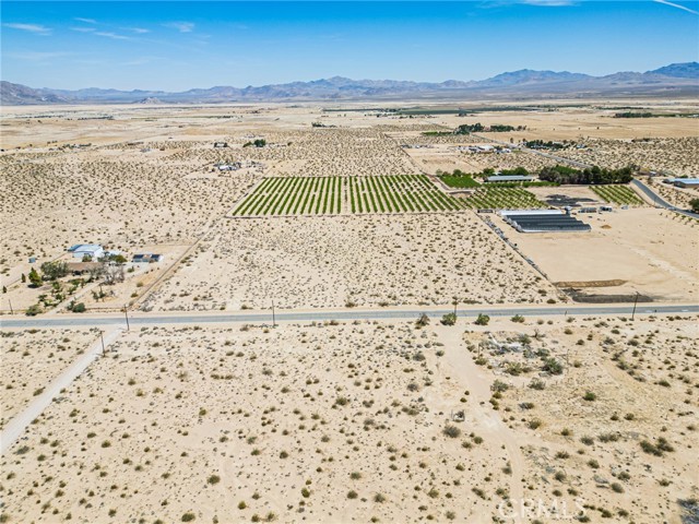 34700 Rabbit Springs Road, Lucerne Valley CA: https://media.crmls.org/medias/ef432546-8020-42f5-8723-9c8c5939c6e4.jpg