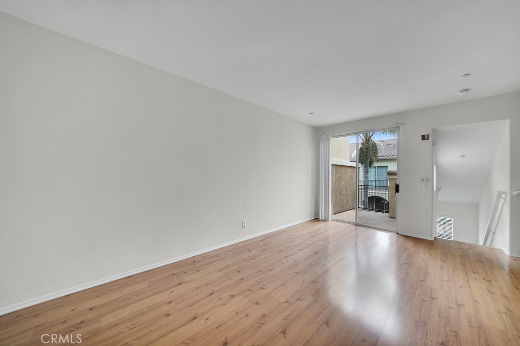 MLS #OC25274168 image #5