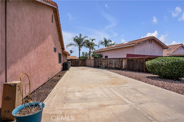 29331 Mawr Court, Menifee CA: https://media.crmls.org/medias/ef43dca5-794e-4a09-8a93-286f55430d81.jpg