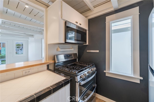 Detail Gallery Image 9 of 48 For 410 Carroll Canal, Venice,  CA 90291 - 3 Beds | 2 Baths