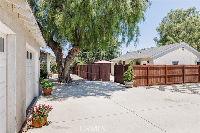 7441 Sylvia Avenue, Reseda CA: https://media.crmls.org/medias/ef443307-540c-475c-9389-ecc7ed6f271e.jpg