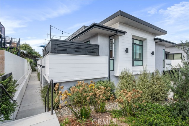 Detail Gallery Image 3 of 32 For 151 Paseo De La Concha a,  Redondo Beach,  CA 90277 - 2 Beds | 2/1 Baths